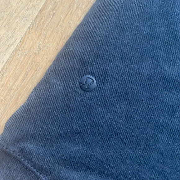 Lululemon T- Shirt - Picture 7 of 7